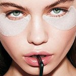 Для чего нужны патчи под глаза: плюсы и минусы