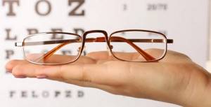 Ношение очков может ухудшать зрение