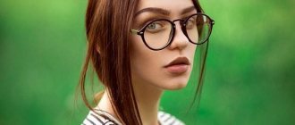 Очки при косоглазии у девушки
