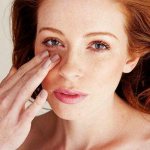 Темные круги под глазами у девушки